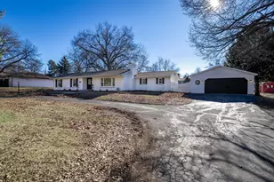 3009 E Oakland Ave, Bloomington, IL 61704 - Photo 5