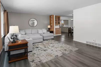 226 Hillcrest Drive, Geneseo, IL 61254 - Photo 5