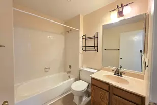 205 Auburn Ct, Saint Charles, IL 60174 - Photo 7