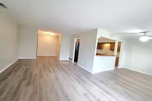 205 Auburn Ct, Saint Charles, IL 60174 - Photo 3