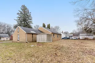 920 Oakley Ave, Rockford, IL 61101 - Photo 5