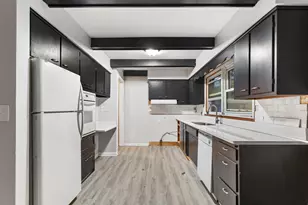 920 Oakley Ave, Rockford, IL 61101 - Photo 9