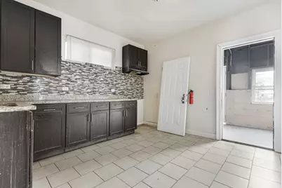 8008 S Escanaba Avenue, Chicago, IL 60617 - Photo 5