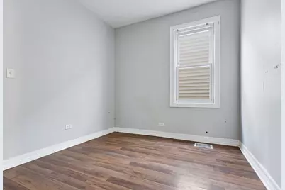 8008 S Escanaba Avenue, Chicago, IL 60617 - Photo 9