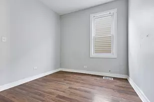 8008 S Escanaba Ave, Chicago, IL 60617 - Photo 9