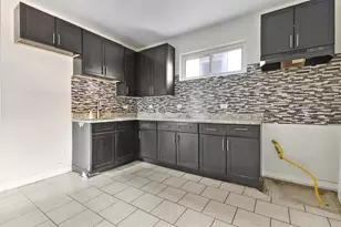 8008 S Escanaba Ave, Chicago, IL 60617 - Photo 17