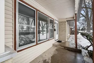 369 Bianco Dr, Elk Grove Village, IL 60007 - Photo 3