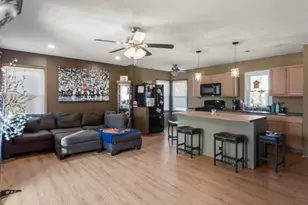 300 E Warren St, Leroy, IL 61752 - Photo 7