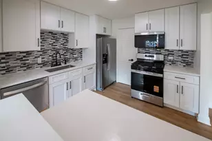 25 Illinois Ave, Schaumburg, IL 60193 - Photo 17