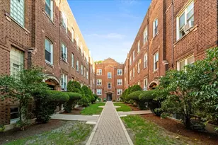 658 W Oakdale Ave, Chicago, IL 60657 - Photo 1