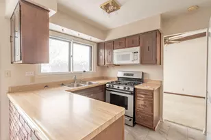 446 Galahad Rd, Bolingbrook, IL 60440 - Photo 5