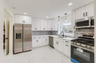 6755 Maple Ct, Bridgeview, IL 60455 - Photo 3