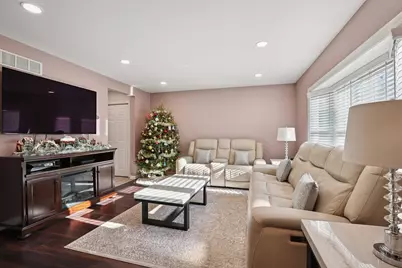 639 W Comstock Avenue, Elmhurst, IL 60126 - Photo 3