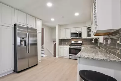 639 W Comstock Avenue, Elmhurst, IL 60126 - Photo 7