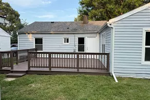 16 S Midland Ave, Mundelein, IL 60060 - Photo 9