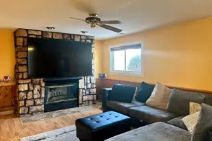 7642 W 92nd Pl, Hickory Hills, IL 60457 - Photo 7