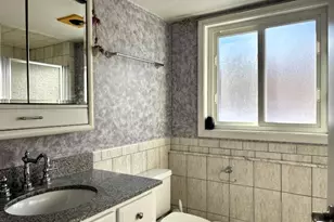 7642 W 92nd Pl, Hickory Hills, IL 60457 - Photo 9