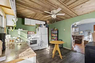 110 W Oak St, Paxton, IL 60957 - Photo 9