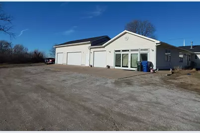 5002 N Pine Street, Davenport, IA 52806 - Photo 5