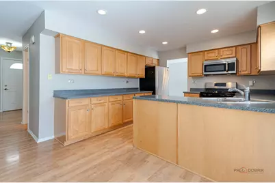 1380 Larchmont Drive, Buffalo Grove, IL 60089 - Photo 11