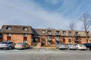 10 Oak Creek Dr, Buffalo Grove, IL 60089 - Photo 1