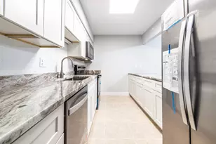 814 E Old Willow Rd, Prospect Heights, IL 60070 - Photo 3