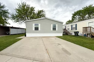 54 Bernina Ct, Lynwood, IL 60411 - Photo 3