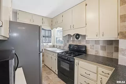 2427 29 1/2 Street, Rock Island, IL 61201 - Photo 7