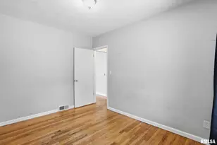 2427 29 1/2 St, Rock Island, IL 61201 - Photo 11