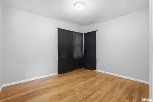 2427 29 1/2 St, Rock Island, IL 61201 - Photo 15