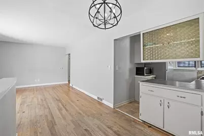 2427 29 1/2 Street, Rock Island, IL 61201 - Photo 5