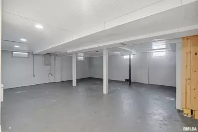 2427 29 1/2 Street, Rock Island, IL 61201 - Photo 19