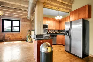 809 E 40th St, Chicago, IL 60653 - Photo 5