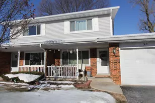 98 Wiltshire Ct, Schaumburg, IL 60193 - Photo 1