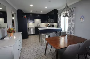 98 Wiltshire Ct, Schaumburg, IL 60193 - Photo 3