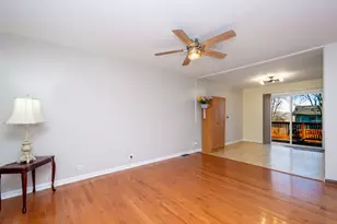 424 Woodland Ave, Wauconda, IL 60084 - Photo 5