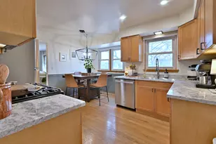 465 W Verret St, Elmhurst, IL 60126 - Photo 13