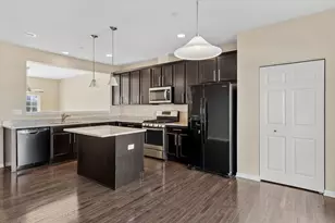 2942 Madison Dr, Naperville, IL 60564 - Photo 7