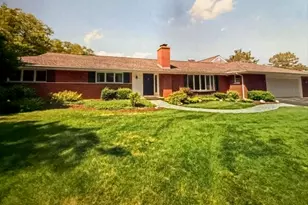 520 W Merri Oaks Rd, Barrington Hills, IL 60010 - Photo 1