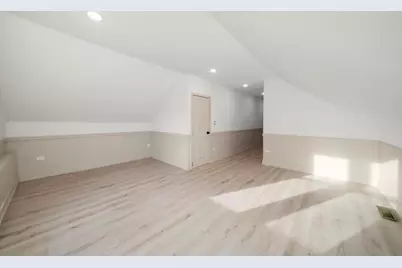 7955 S Colfax Avenue, Chicago, IL 60617 - Photo 17