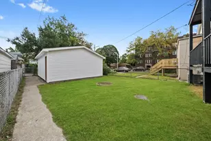 7955 S Colfax Ave, Chicago, IL 60617 - Photo 9