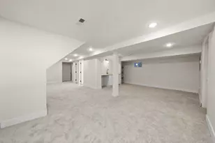 7955 S Colfax Ave, Chicago, IL 60617 - Photo 23