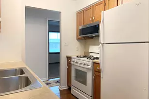 490 Meadows Rd N, Bourbonnais, IL 60914 - Photo 7