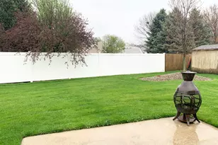 490 Meadows Rd N, Bourbonnais, IL 60914 - Photo 23