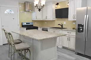 628 Mohawk Dr, Round Lake Heights, IL 60073 - Photo 3