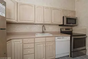 175 E Delaware Pl, Chicago, IL 60611 - Photo 9