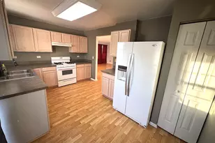 49 Waterbury Cir, Oswego, IL 60543 - Photo 5