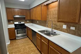 689 E Whispering Oaks Ct, Palatine, IL 60074 - Photo 3