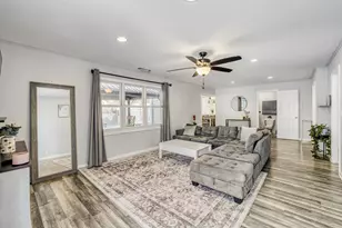 290 Oakwood Dr, Antioch, IL 60002 - Photo 5