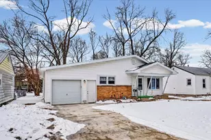 724 E Patton St, Paxton, IL 60957 - Photo 3